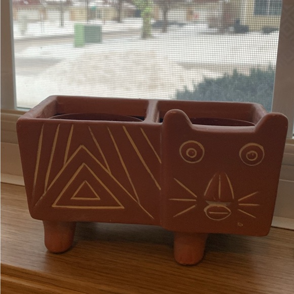 Cat Shaped Planter Duo in Brown and Blue - Picture 2 of 3